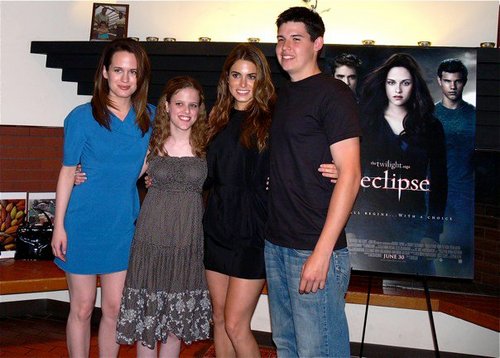  New/old foto of Elizabeth and Nikki promoting Eclipse in Seattle! [2010]