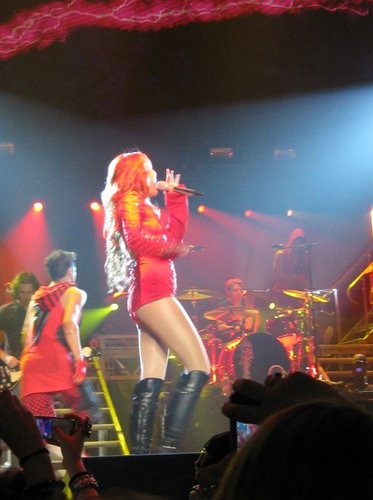  Performs in Adelaide, Australia 29 06 2011