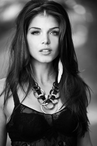  Possible Isabelle - Marie Avgeropoulos