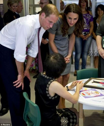  Prince William & Catherine visiting a hospital in Canada