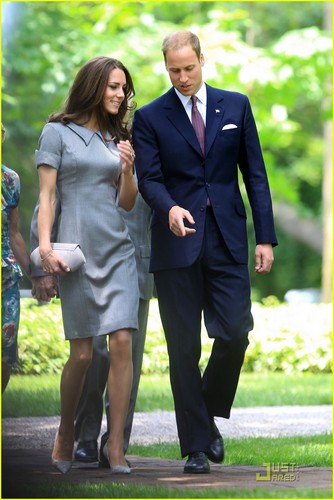  Prince William & Kate: cây Planting Ceremony!