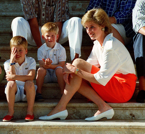  Princess Diana with her sons