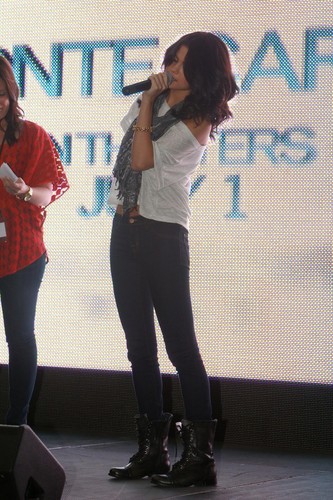  Selena - Monte Carlo Mall Tour @ 명예, 로렐 Park Place Mall - June 27, 2011