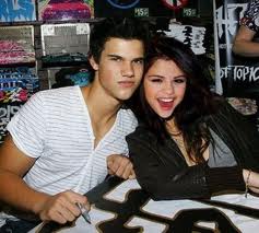  Selena and Taylor <3