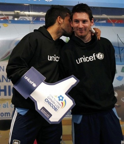  Sergio Agüero, Carlos Tevez and Leo Messi for Unicef (24.06.11)