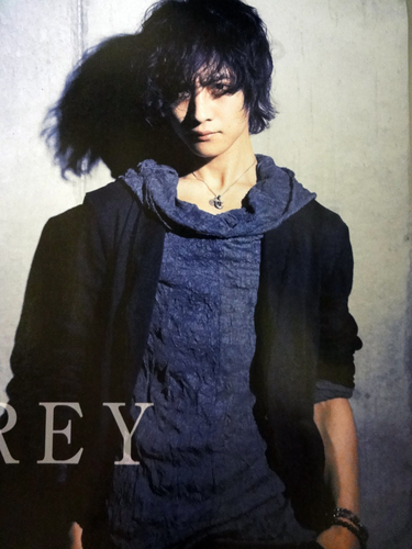  Toshiya on Rockin' On Japão Magazine
