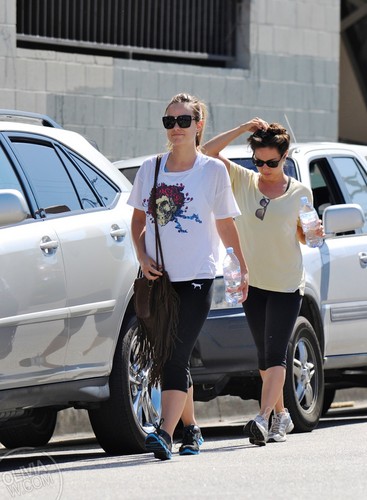  Visits a gym in Los Angeles, CA [July 2, 2011]