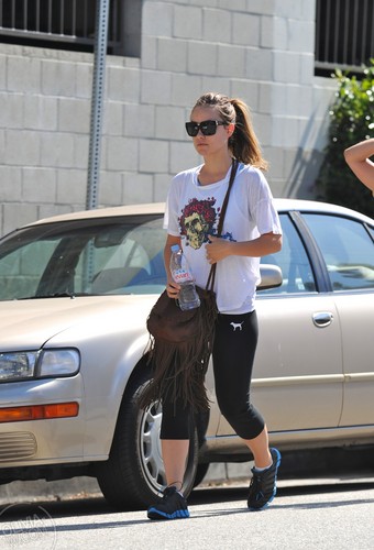  Visits a gym in Los Angeles, CA [July 2, 2011]