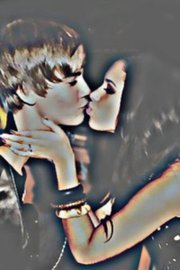 WOW- JUSTIN BIEBER AND JASMINE VILLEGAS <3 2011 KISSING