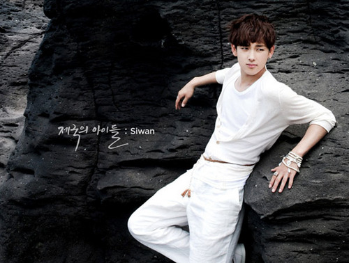  ZE:A Siwan concept foto for “Watch Out”