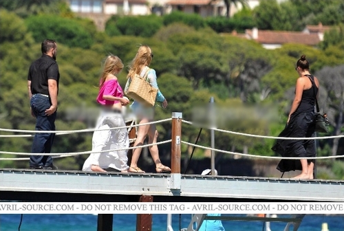  Avril Lavigne Vacationing In Saint Tropez