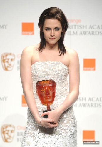  02.21.10: The 주황색, 오렌지 British Academy Film Awards - Press Room