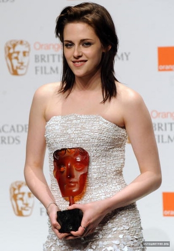  02.21.10: The مالٹا, نارنگی British Academy Film Awards - Press Room