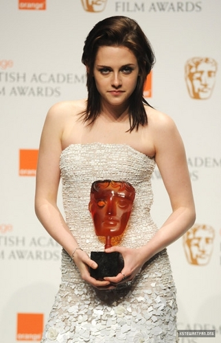  02.21.10: The trái cam, màu da cam British Academy Film Awards - Press Room