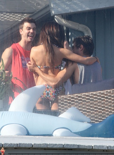  Ashley - Celebrating her 26th birthday in Malibu with Zac Efron and フレンズ - July 02, 2011 HQ