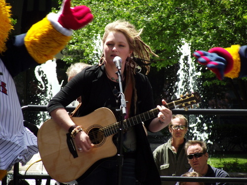  Assorted Crystal Bowersox foto