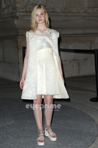 Elle Fanning: Chanel Fashion ipakita in Paris, July 5