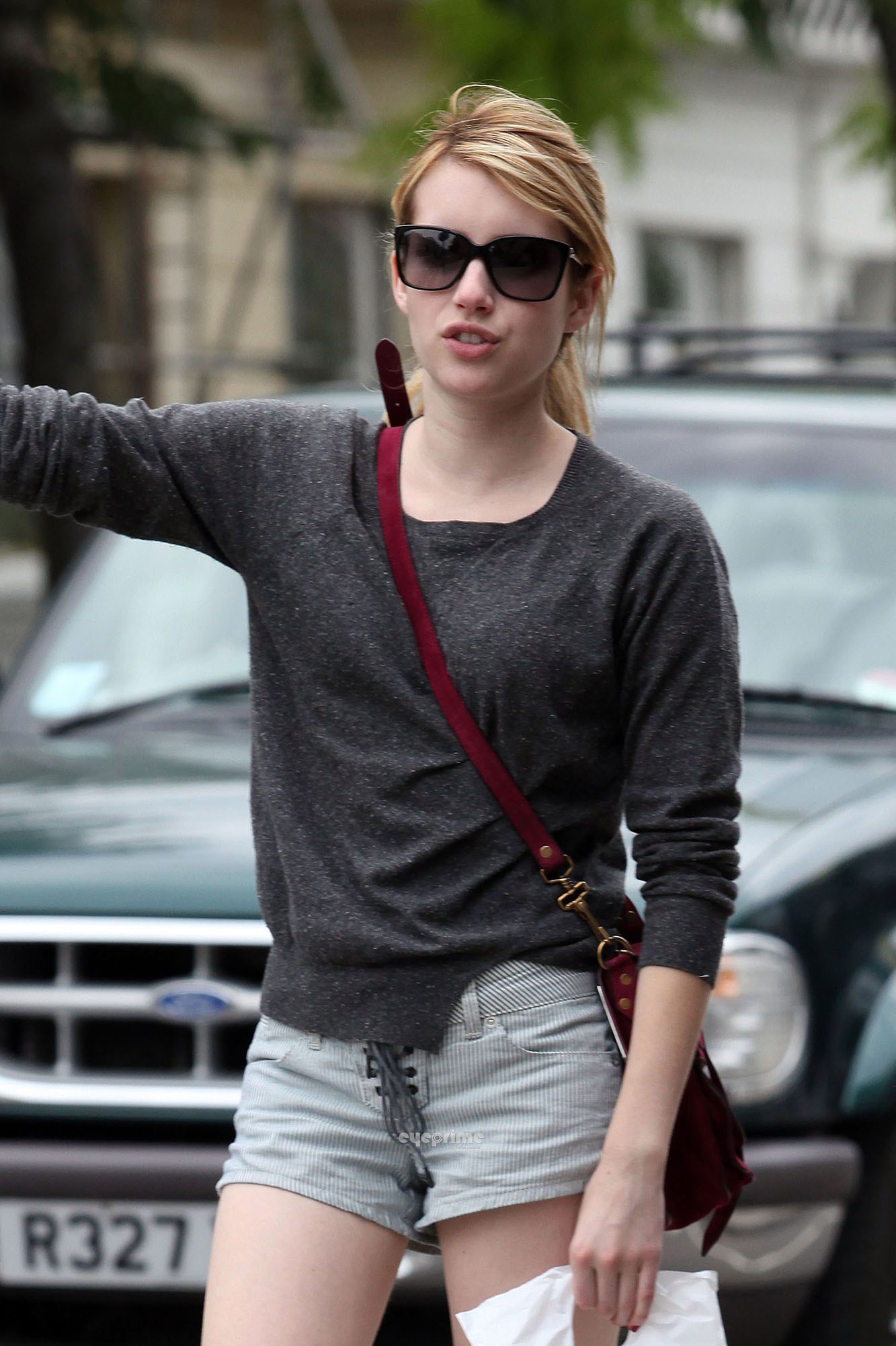 Emma Roberts spotted out in Notting Hill, London, July 5. - emma ...