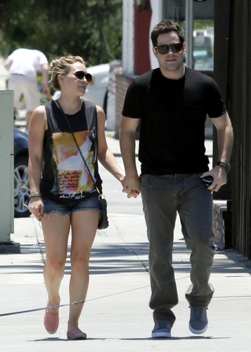 Hilary - Out in Toluca Lake - July 02, 2011