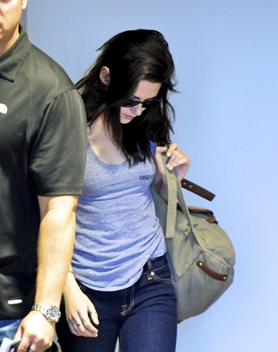  Kristen Stewart Departing From LAX Airport [July 4th, 2011]