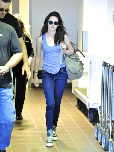 Kristen Stewart Departing From LAX Airport [July 4th, 2011]