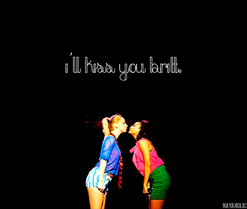  Naya&Hemo kiss @Glee Live.