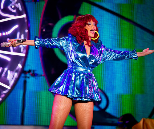  Performs At Mandalay бухта, залив Events Center In Las Vegas 2 07 2011