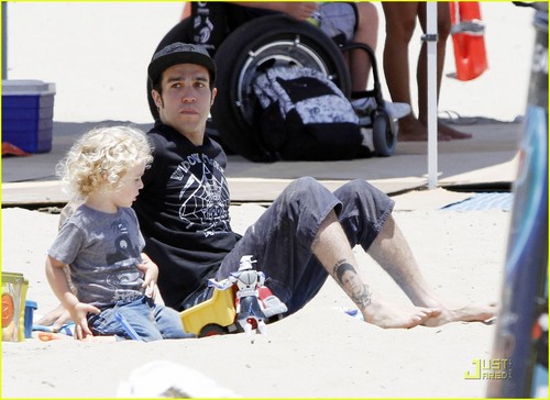 Pete Wentz: Shirtless at the Beach with Bronx!
