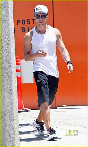  Ryan Phillippe: Coffee at Cafe Primo