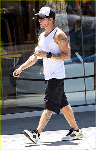  Ryan Phillippe: Coffee at Cafe Primo