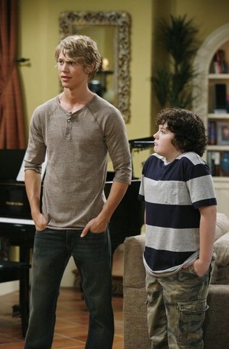 Austin in "Ruby and The Rockits" - Episodic Stills