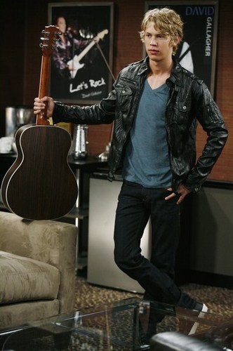  Austin in "Ruby and The Rockits" - Episodic Stills