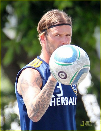  David Beckham: 축구 Practice with Landon Donovan