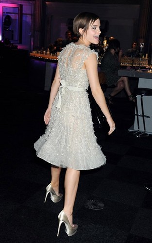  Emma Watson Dazzles at "Deathly Hallows 2" Afterparty