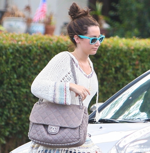  JULY 7TH - Ashley leaving a a دوستوں house in West Hollywood