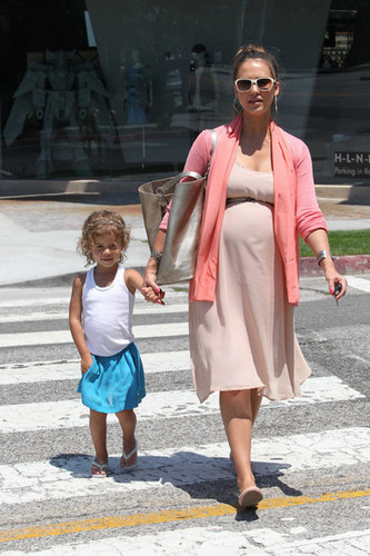  Jessica Alba leaves a boutique in LA with daughter Honor Marie.