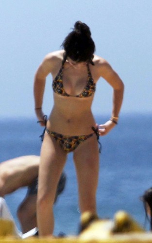  Kylie Jenner at the tabing-dagat in Malibu (July 4).