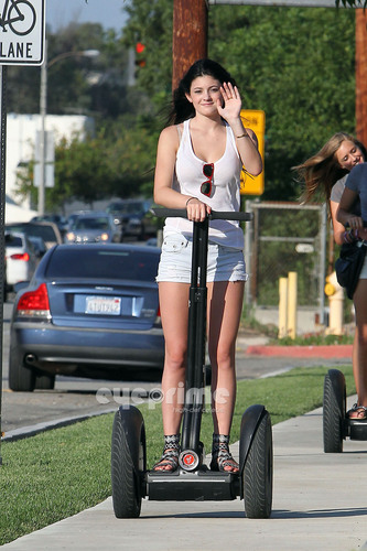  Kylie Jenner is spotted riding a Segway with फ्रेंड्स in Calabasas, July 8