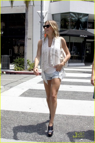  LeAnn Rimes: madeliefje, daisy Dukes on Rodeo Drive