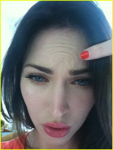  Megan fox, mbweha proves she's naturally beautiful in a series of new shots ilitumwa to her official Facebook