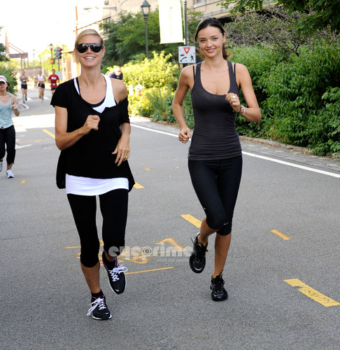  Miranda Kerr Joins Heidi Klum on Her AOL Summer Run in NY, Jul 9