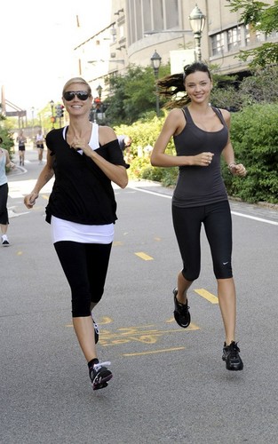  Miranda Kerr and Heidi Klum on Heidi's AOL Summer Run in NYC (July 9).