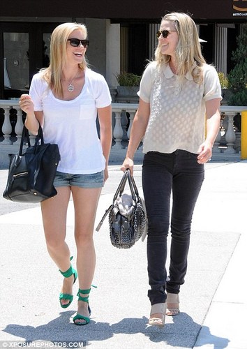  Out For Lunch With Amy Smart - July 8, 2011