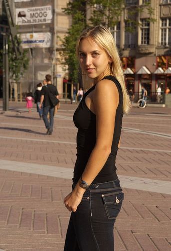 Elena Vesnina is Sexy in the City