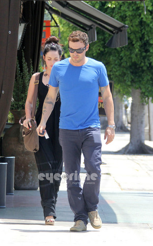  Megan 狐狸 spotted out after Lunch in Hollywood, Jul 10