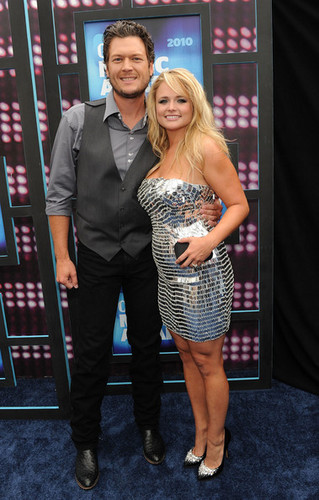  Blake & Miranda - 2010 CMT 音楽 Awards - Red Carpet