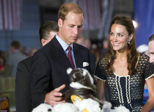 Catherine, Prince William & the teddy bear