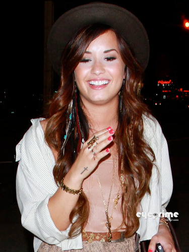  Demi Lovato & Brittany Snow out for avondeten, diner in Hollywood