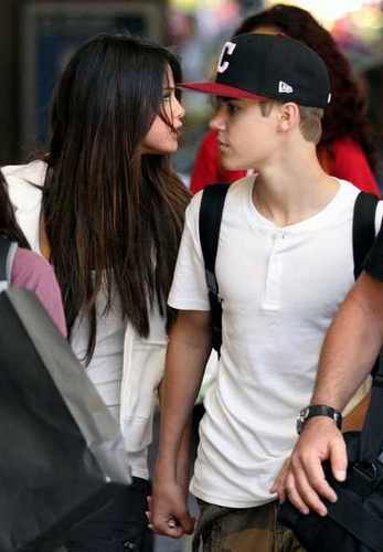  Justin And Selena's Cinta