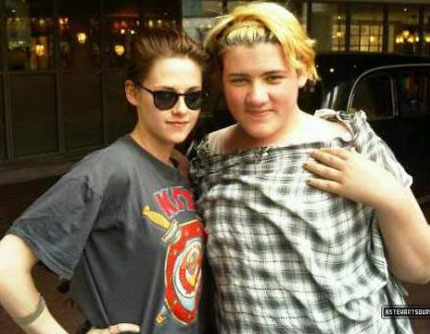  Kristen With A fan !